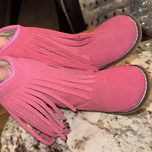 Girls A Bear Co. pink fringe boots size 6. In like new condition! - Picture 2 of 5